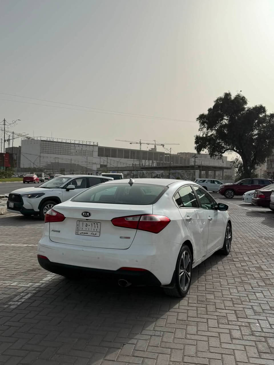 فئة EX
محرك 2000
كلين تايتل بدون حادث 
مواصفات:
ويل كروم سبورت 
تحكمات ستيرن 
كروز سرعة 
كامره وشاشة 
تدفئة مقاعد 
مري شفط 
حساسات خلفية 
حدادية جديده + تايرات جديده 
محرك بحاله ممتازه
ماشيه 155 الف
ملاحظه السياره بدون قطرة صبغ بجم كبس 
السعر 
بي مجال جدا بسيط 77$

للتواصل اتصال فقط ***********
