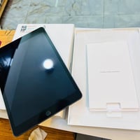 آيباد ٩ ٢٥٦ • بطارية ٩٤٪ • ملحقات اصلية
