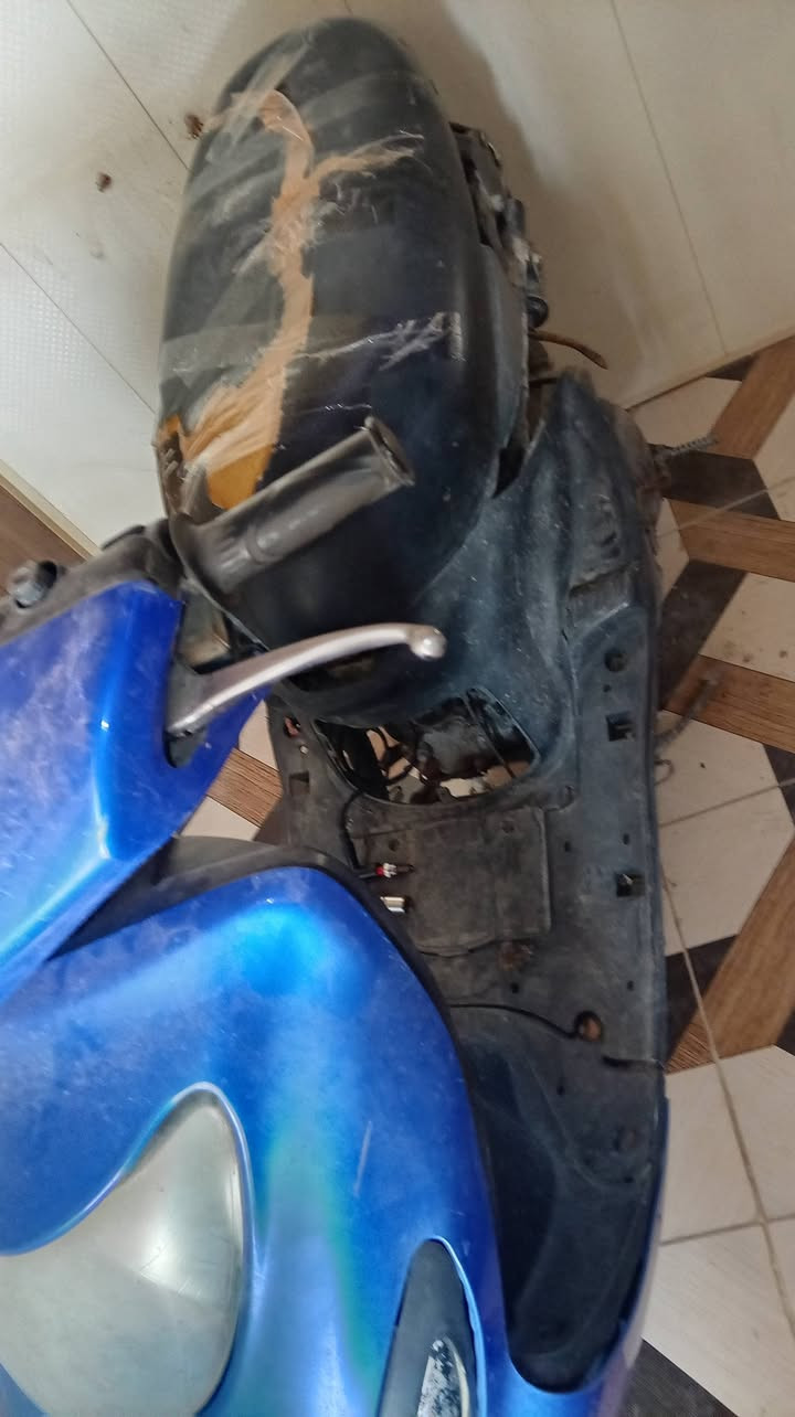سلام عليكم دراجه دولفين مبدله بس والفوت ما مفتوح مكينه دراجه كهربائيات شغاله كفراتها موجوده بس ما اعرف شنو عطله اعطلها خفيف مكان محاويل قرب سيطره الاثار 200 وبيها مجال. ***********
