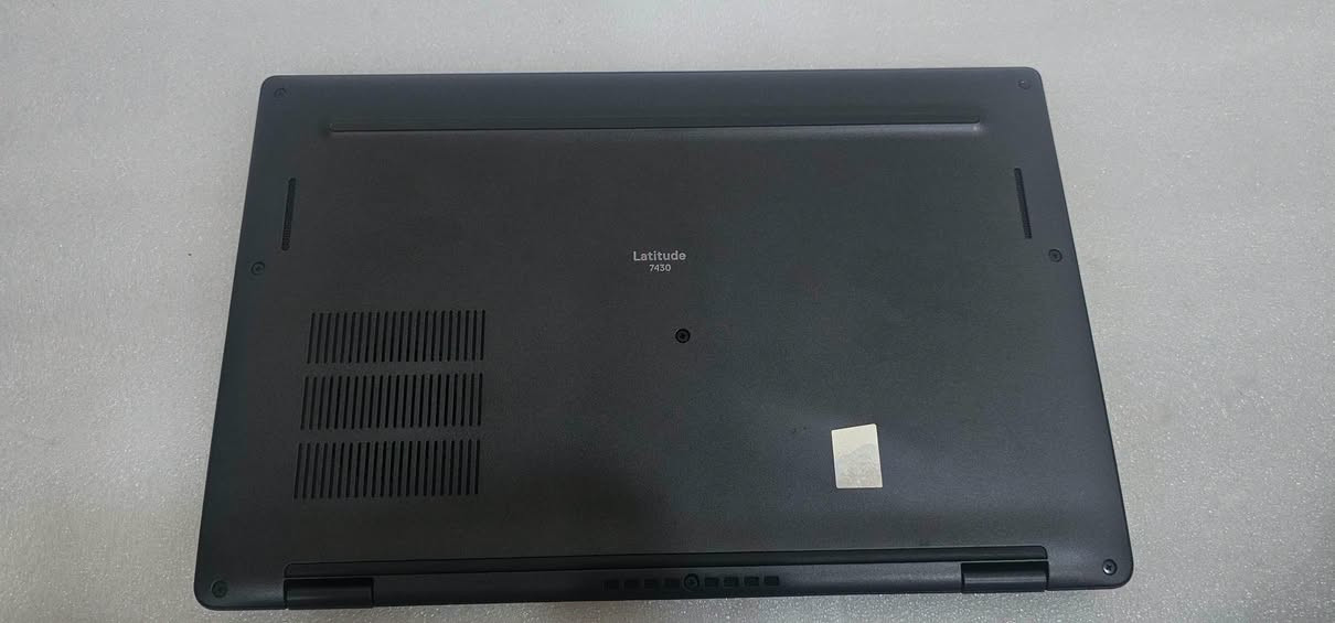 ✨ مستوى من الفخامة… يبان من أول نظرة.

🔥 Dell Latitude 7430 | Core i7 الجيل 12

━━━━━━━━━━━━━━━━━━

⚡ المواصفات:

• 🧠 المعالج: Intel Core i7 – الجيل 12
• 💾 الرام: 16GB
• 🚀 التخزين: SSD 512GB
• 🖥️ الشاشة: 14"

━━━━━━━━━━━━━━━━━━

💎 جهاز يجمع بين الأداء القوي، التصميم الأنيق والحجم العملي؛ مناسب للي يريد جهاز يعتمد عليه بالشغل والدراسة والاستخدام اليومي.

🚀 **Core i7 الجيل 12** يمنحك أداء سريع وسلاسة ممتازة مع تعدد المهام والبرامج.

⚡ **RAM 16GB** تخليك تتنقل بين أكثر من برنامج بسهولة، بينما **SSD 512GB** يوفر سرعة عالية بفتح النظام والبرامج والملفات.

🖥️ شاشة **14"** بحجم عملي ومريح، مثالية للاستخدام اليومي وسهلة بالحمل والتنقل.

💼 **مناسب لـ:**

💻 البرمجة
🎓 الدراسة والجامعة
📊 الأعمال المكتبية
🌐 التصفح وتعدد المهام
🗂️ برامج العمل والإنتاجية
⚙️ المهام اليومية والشغل المتواصل

━━━━━━━━━━━━━━━━━━

💎 **Latitude 7430 — جهاز ما يحتاج مبالغة حتى يثبت نفسه؛ مواصفات حديثة، تصميم راقٍ وأداء عملي يخليك تعتمد عليه يوم بعد يوم.**

🔥 **Core i7 الجيل 12 | RAM 16GB | SSD 512GB | شاشة 14"**

━━━━━━━━━━━━━━━━━━

💰 **سعر منافس!**

🚚 توصيل لجميع محافظات العراق
🛡️ ضمان 10 أيام
📩 للاستفسار راسلونا خاص أو واتساب على ***********
