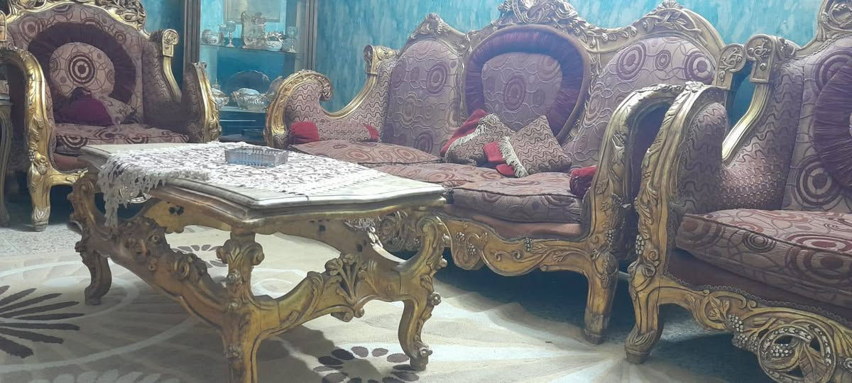 تخم ملكي للبيع مع طبلات مع ميز طعام السعر 600 ألف وبي مجال عنوان بغداد الدورة ***********
