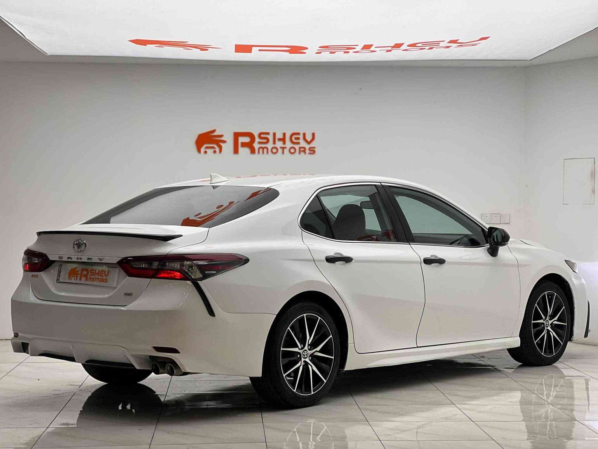 Toyota Camry 2022
تويوتا كامري ٢٠٢٢
 مواصفات SE  

مكينة ٤سلندر حجم٢.٥لتر 
ماشية 109,000 ميل و بحالة ممتازة على وضع الشركة  

السيارة بیها ربع بنید صبغ و تعدیل بالجاملغ بدون دواخل بدون ایرباک کلش حلوة و مرتبة ما بيها مصرف 

السیارة مرقمة رقم دهوک الدولي شرط التحویل
مكفولة من كير و محرك و كهربائيات

و ب سعر (192$) ورقة و بيها مجال

مكان السيارة

دهوك -معرض ارشف R-Shev
رقم51 من معارض التيرمينال 

***********
*********** دهوك, العراق
