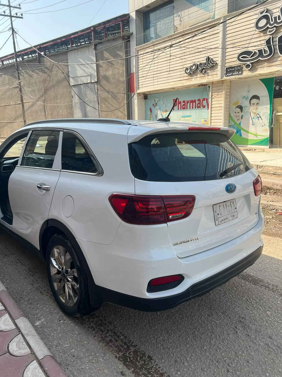 السلام عليكم.  كيا سورنتو مديل2019    امريكيه حادثهه جاملغ السايق واشويه بالبنيد مواصفات السياره عاديه مثل اشاير مري شاشه جبيره تبريد شاشه محرك ٦سلندر لد امامي ويل 20رقم بغداد اباسمي سعر السياره180للاستفسار***********
