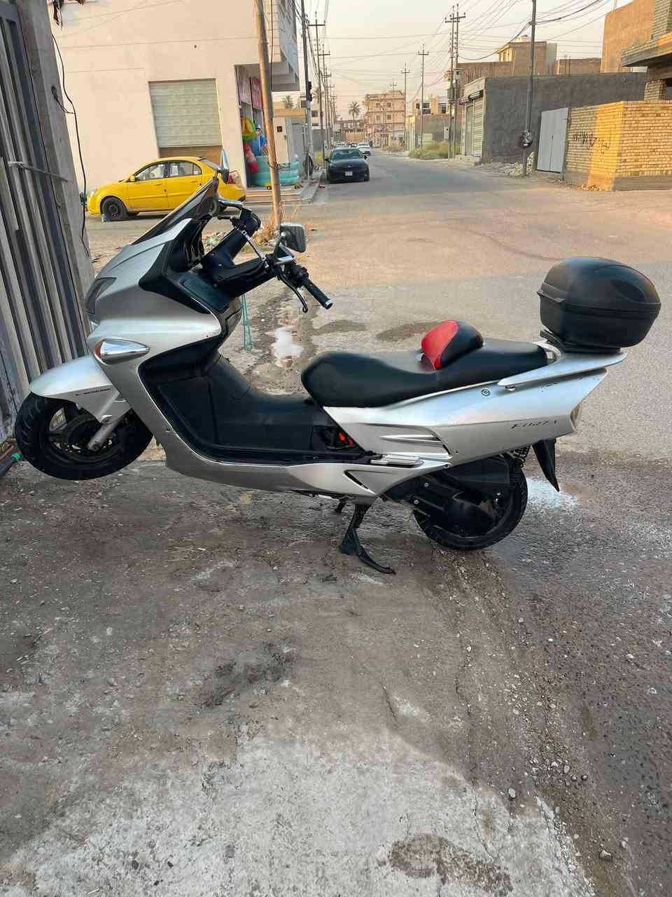 سلام عليكم دراجه فورزه 06 للبيع مال جني كلشي شغال بيهه مكينه مجفتهه قبل 4 اشهر خير من الله  
اوراق اصوليه بسمي بيهه كلج خفيف فقط الباقي كله شغال 
رايدهه 800 الف بيهه مجال حك ابيعلك باب بيتي 
عنوان دوره البوعيثه رقمي ***********
