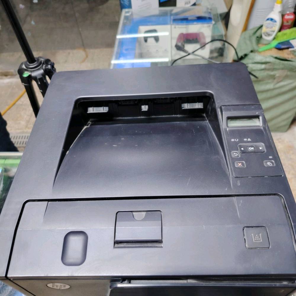 🖨️ طابعة HP LaserJet Pro 400 M401dne - وحش الطباعة والسحب العالي! 🖨️
لأصحاب المكاتب، الشركات، المكتبات، وطلاب الكليات اللي يحتاجون طابعة عملية وسريعة وتتحمل شغل ثقيل!
✨ مميزات الطابعة:
الماركة: HP الأصلي الغني عن التعريف.
الموديل: LaserJet Pro 400 (M401dne).
نوع الطباعة: ليزر أسود (سريعة جداً واقتصادية بالحبر).
خاصية الدوبلكس (Duplex): تطبع على وجهين تلقائياً وتوفر بالورق.
شبكة (Ethernet): ربط مباشر على الشبكة لربط أكثر من حاسبة بنفس الطابعة.
الكفاءة: طابعة كرف، حبرها متوفر بكل مكان وسعره رخيص جداً وتعبئته سهلة.
Condition / الحالة: شغالة ونظيفة ومفحوصة بالكامل جاهزة للاستخدام Direct.
🚚 توصيل: متوفر لكافة المحافظات / أو استلام مباشر.
💰 السعر: [118 ألف دينار.
📞 للتواصل والاستفسار:
الاتصال أو واتساب
متوازي ع بيعتها ب 118سعر اخو البلاش
شغاله شرط الفحص

توصيل مجاني