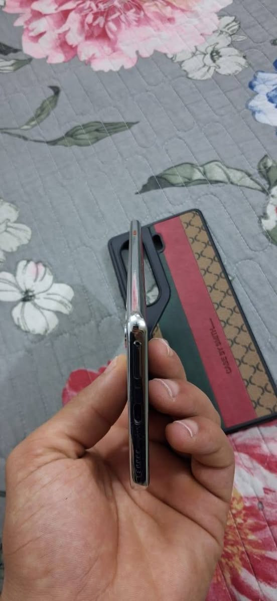 سـلام عليكم عـندي جـهاز TECNO CAMON 40 Pro
للـبيع سعـره 325 وبـي مجال قليل جهاز زلخه مابي مكاني بغداد البياع لموشراي يعبر المنشور 
( *********** )
