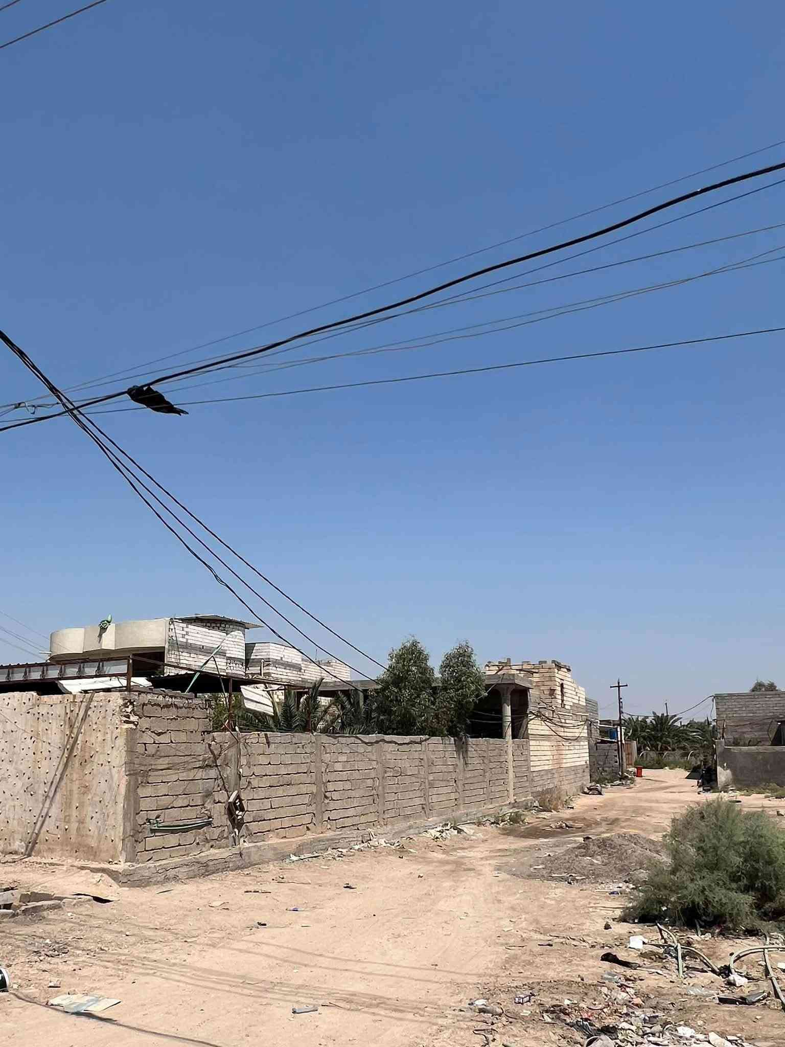 سلام عليكم كل ما هوا جديد في العقار في البصرة قضاء ابي الخصيب يتوفر قطعة في شارع باب عباس قرب دائرة الكهرباء في باب طويل خمس دقايق عن شارع التبليط الرئيسي قطعه 200 متر  نزال 20 متر واجه 10متر عرض الشارع 7 امتار طابو زراعي عراقي بأسمنه صرف سعر 29 وبيه مجال ورقم الهاتف ***********
