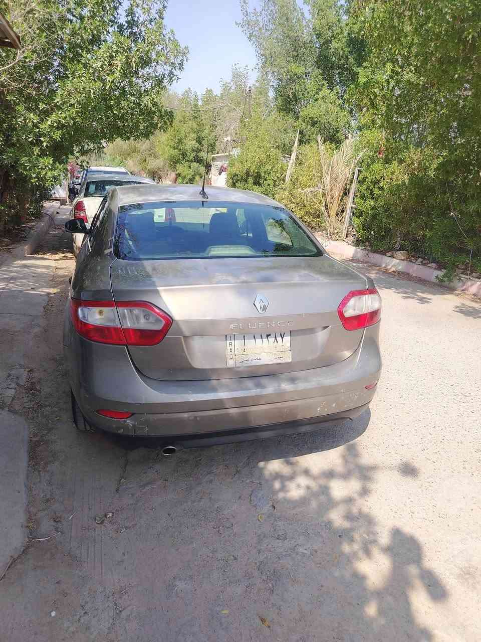 سيارة رينو فلونس مديل ٢٠١٣ للبيع مكان العمارة ميسان سعر ٦٠ $رقم الهاتف ***********
