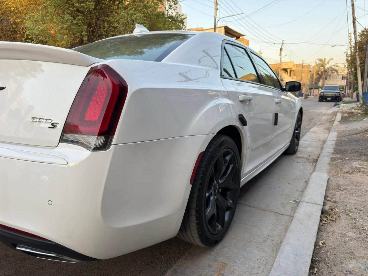 السلام عليكم 
#اوباما 300s موديل 2018 فول مواصفات 
حساس امامي خلفي جانبي 
بانوراما 
شفتات ستيرن+هيتر 
كشنات حضن + تدفئه 
قطعتين تبريد 
محرك 3.6 / 8 نمر 
سماعات بيتس 
تشغيل عن بعد
شاشه كبيره 
مثبت سرعه 
نضامين سبورت دكمه +بالكير
كاميرا دوارة
مسويلهه منضومه زينون عالي ناصي ثلجي+اصفر
السعر 270
الرقم ‭***********‬
غير متواجد ع المازنجر
