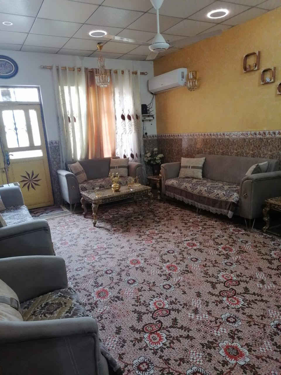 دار للبيع بسعر مناسب
دار 100م بوبيات عمود 73 غرفه صاله مطبخ استقبال بيت مؤثث يباع مع الاثاث بسعر 75 مع مجال معلومات ***********اوخاص@الجميع
