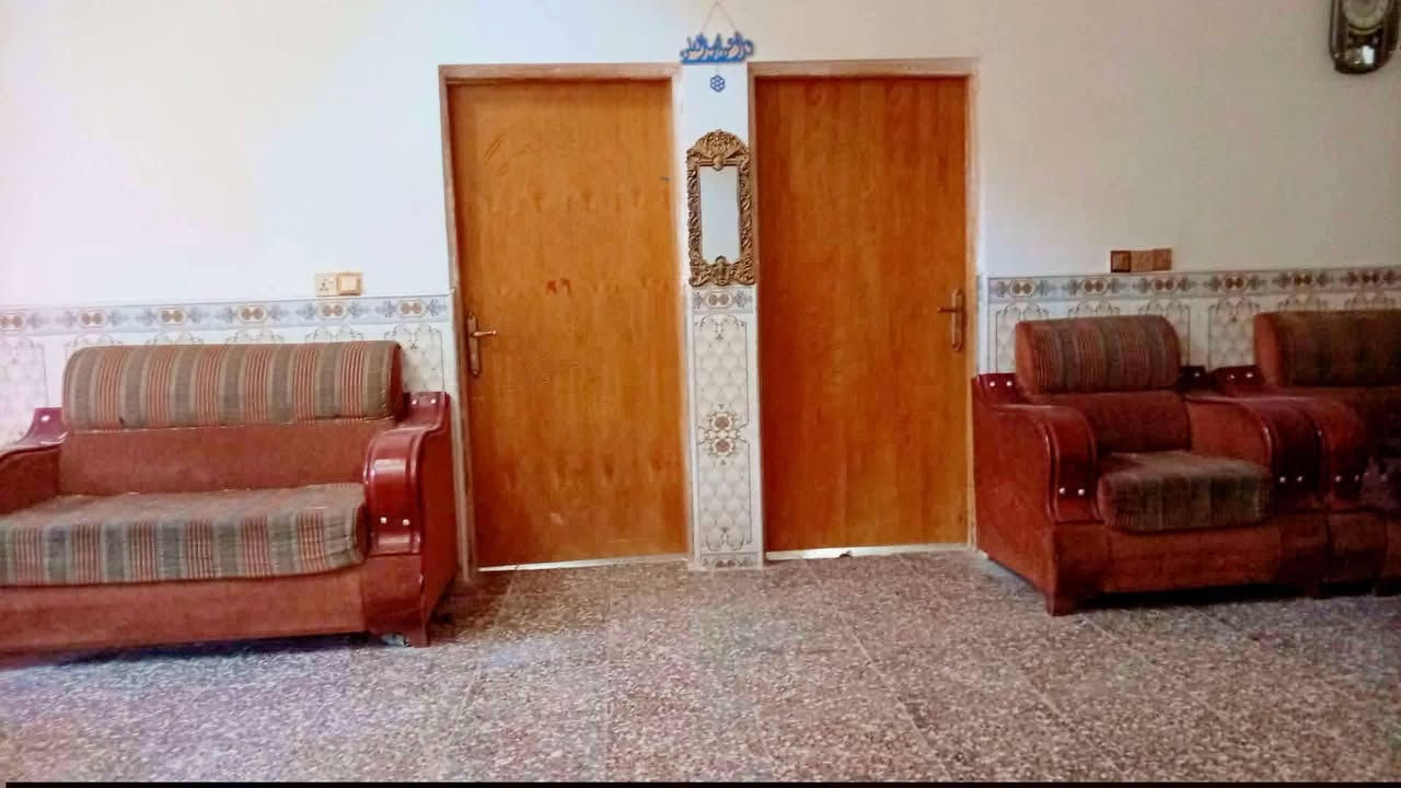دار للبيع يقع في حي الشرطه الشارع الأول المساحه 250 م مستعجل على البيع السعر 35 مليون وبيه مجال
يحتوي على غرفتين نوم 4×5
هول 7×4
مضيف 6×4
مطبخ 5×5
مجمع صحيات داخلي وخارجي
السقف مسلح الارضيه كاشي
البناء حديث
للتواصل الاتصال على الرقم *********** خاص ما اجاوب فقط إتصال
دار للبيع يقع في حي الشرطه  زراعي تحويل مباشر الشارع الأول المساحه 250 م مستعجل على البيع السعر 35 مليون وبيه مجال

دار للبيع يقع في حي الشرطه الشارع الأول المساحه 250 م مستعجل على البيع السعر 35 مليون وبيه مجال
