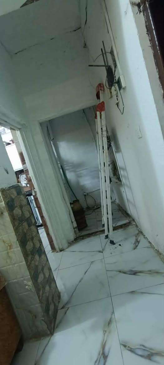 سلام عليكم
بيت للبيع في حي الوحدة الأولى قرب جامع الزهراء (100) متر طابقين
 الطابق الأرضي غرفة نوم +صالة +استقبال +مطبخ +صحيات خارجية
درج دائري 
الطابق الثاني 
غرفتين نوم+ صالة
بناء حديث  مطلوب مبادرة القسط الشهري 
307 الف دينار شهريا 
السعر 60 مليون وبي مجال البيت فارغ حالياً
*********** اتصال 
*********** واتساب.
