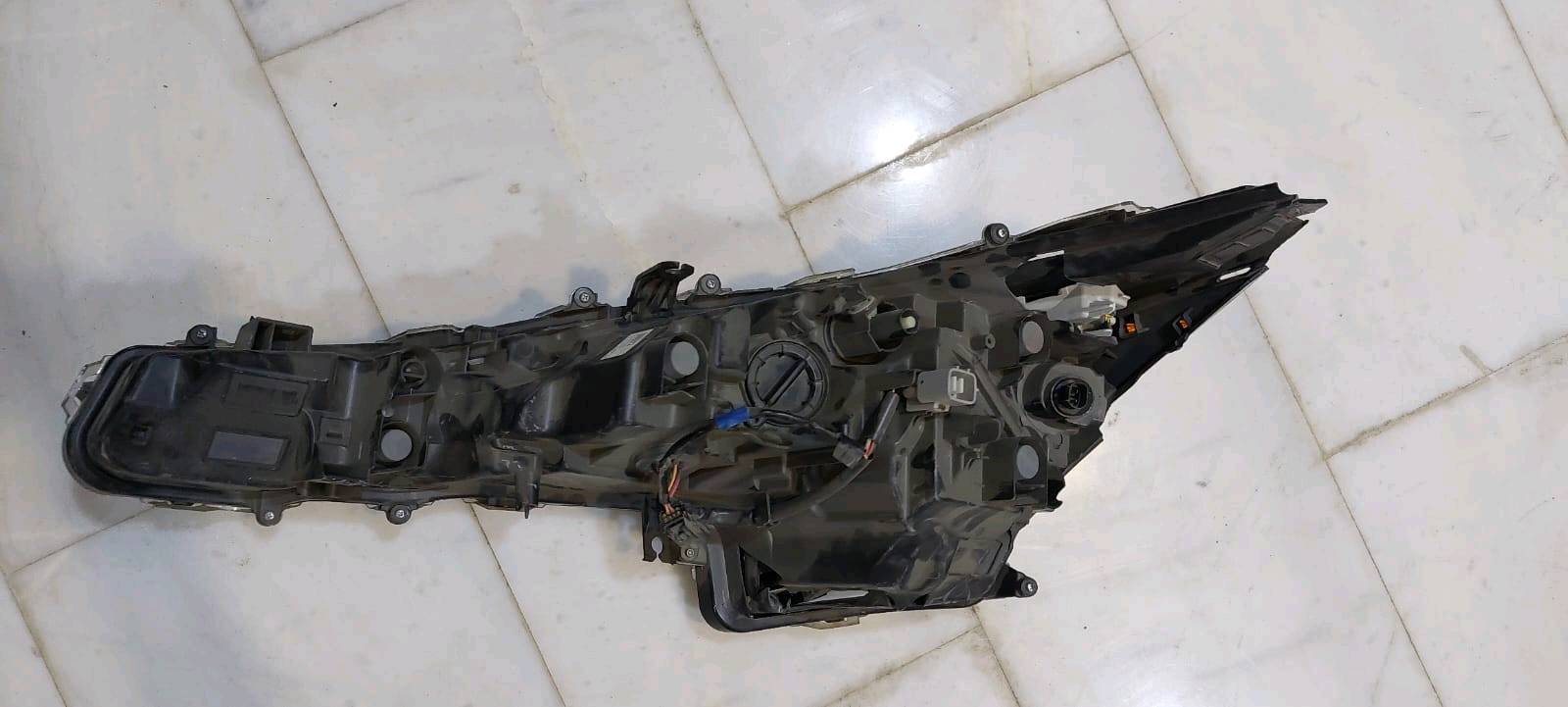 السلام عليكم لايت كورلا يرهم على موديل ٢١و٢٢و٢٣ فول موصفات يعني مال se بي كسر بل كلاس بس سعره ٣٠٠ الف وبي مجال قليل للاتصال *********** او ***********