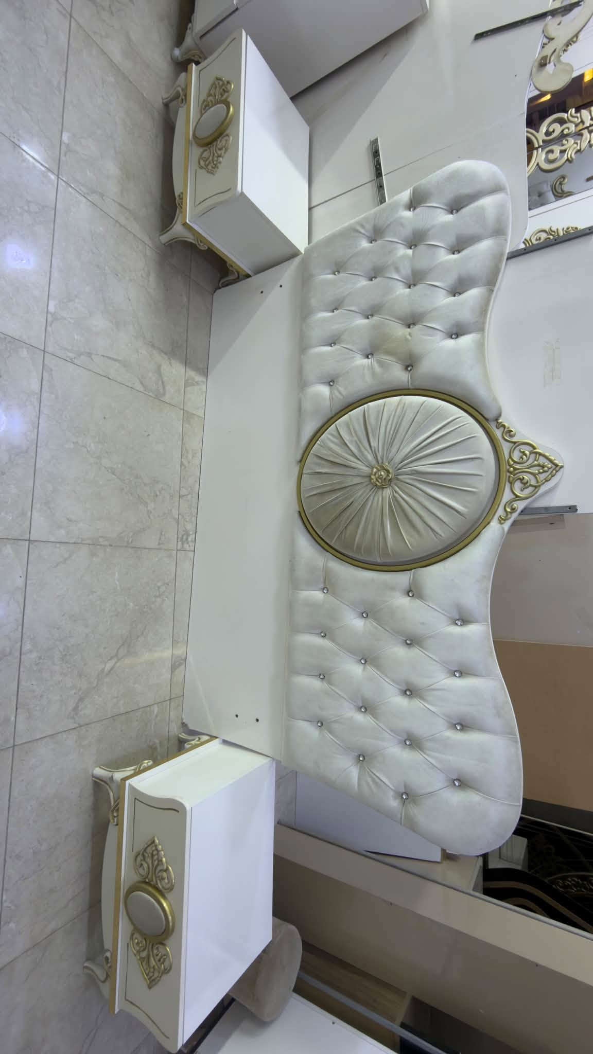 غرفة نوم • ٨ قطع • نظيفة كالجديد