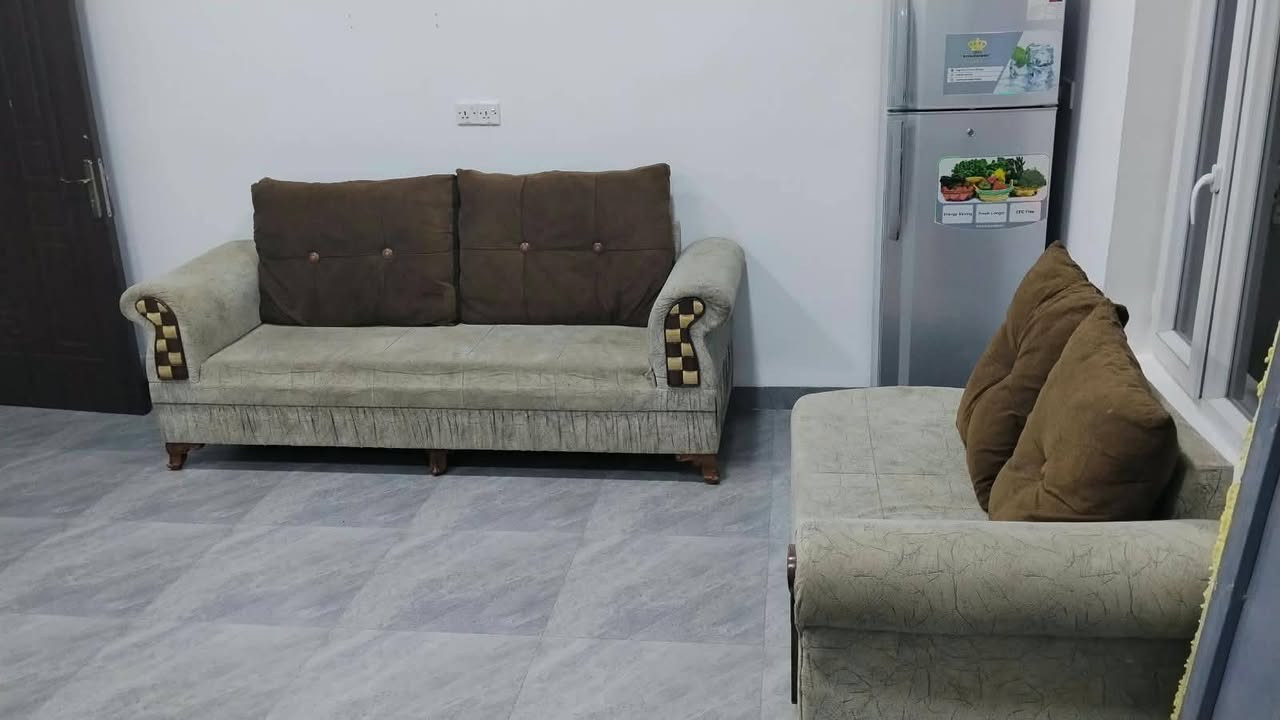 للبيع قنفات درجة اولى خشب اسود وقته سويته ب مليون و٥٠٠ هسه ابيع ٣٥٠ بي مجال
***********
