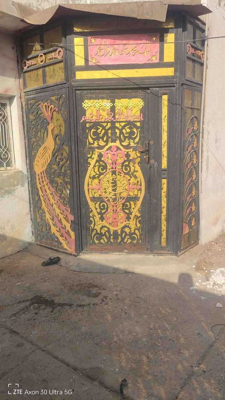 باب خشب 2رتفاع وعرض 90 معه طلاقه وربع رتفاع 2وعرض 30 باب خشب رتفاع 2وعرض 73 باب العدد 2 مدخل عرض 3متر وارتفاع  250......,/***********
