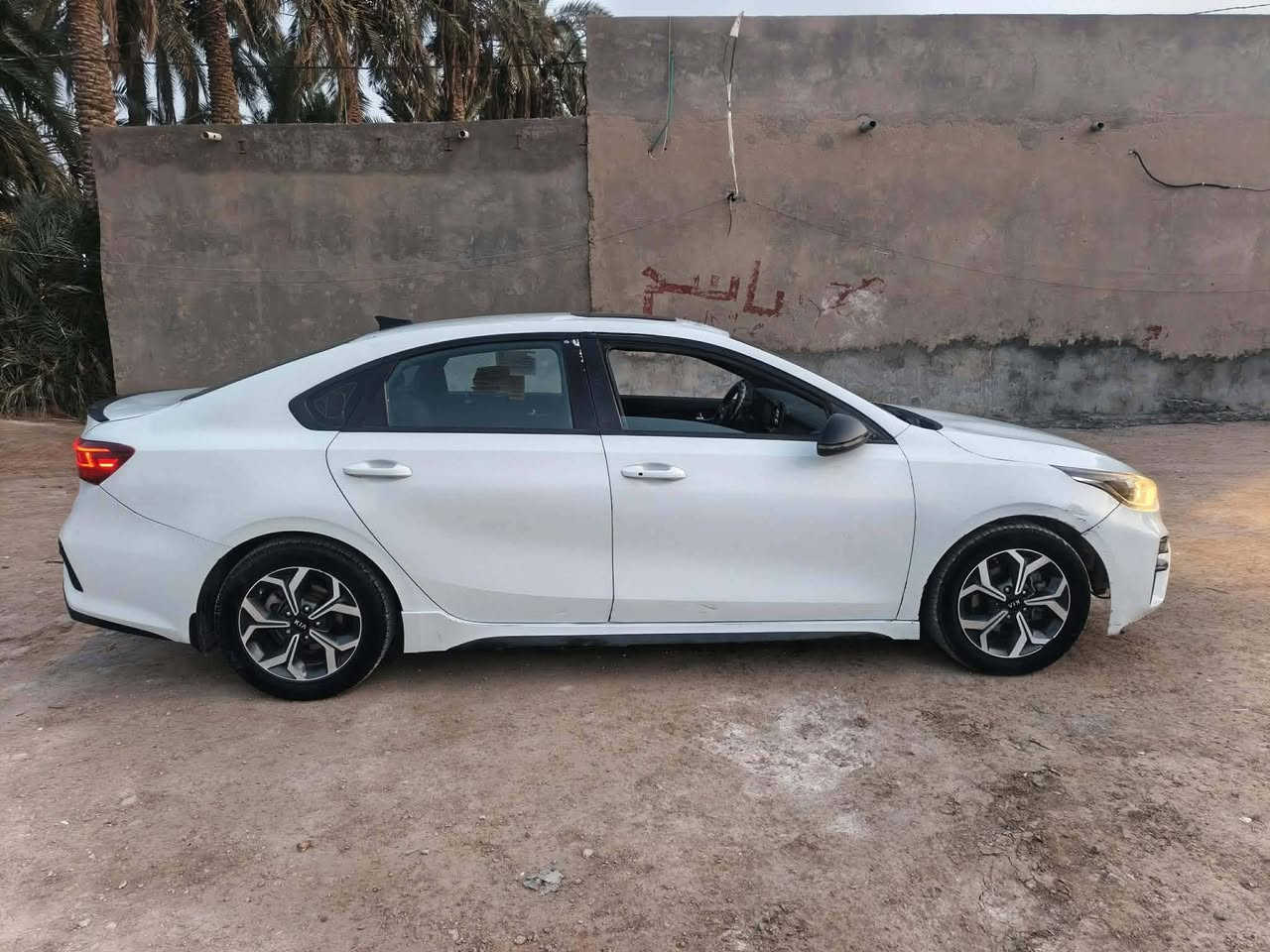 للبيع او المراوس 
كيا فورتي موديل 20 معوقين فول مواصفات جي لاين رقم مثنى سونار مرفق بالمنشور مكان السماوة السيارة جاهزة 
السعر 107
للاستفسار ***********
