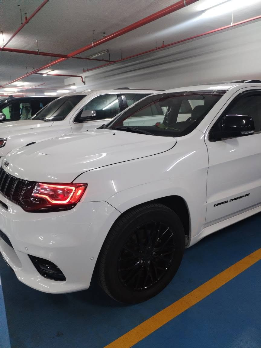 جيب موديدل 15 شكل ال 17 فول
مكينه v6 مرغوب مال 15 معروف بعد
سياره وارد امريكي حادثه جملغ وخشم بنيد
 سطي بدون دواخل وعندي صار بيه صبغ باب سياره محدثه بالكامل srt ع ايدي فول موصفات للخير
بانوراما
شاشه كبيره
شفتات ستيرن
تحكمات فور ويل بلاد
كشنات جلد تدفئه تبريد
ستيرن خزن وكشن خزن
تدفئه بالسترين
سياره صدر تخم تاير كله جديد
سياره ماشيه ١٠٨ كير مكينه بلاد
سياره نصبه وجمال وبالخير ع ياخذه مابيه كل نقص ولا كلوب مشتغل بالدشبول تراي زيرو مكاني بغداد الكرخ حيفا *********** بغداد, العراق
