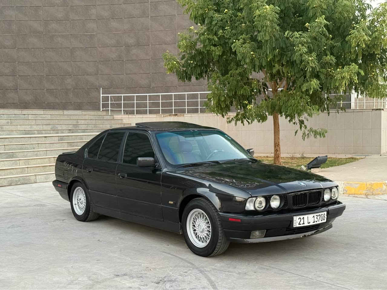 بي ام دبليو موديل 1992
حجم محرك  525 بلاد ( كير اوتوماتيك )

سعرا  56 مجال قليل 
مكان كركوك داخل المدينة

سيارة مصبوغ عام لجمالية 
فول مواصفات سلايد داخل رصاصي و اوتوماتك تبريد شغال كير محرك شرط 

سنوية رقم هزة كلهم جديد 
شرط تحويل و وكالة

 اسيا  ***********
 كورك *********** كركوك, العراق
