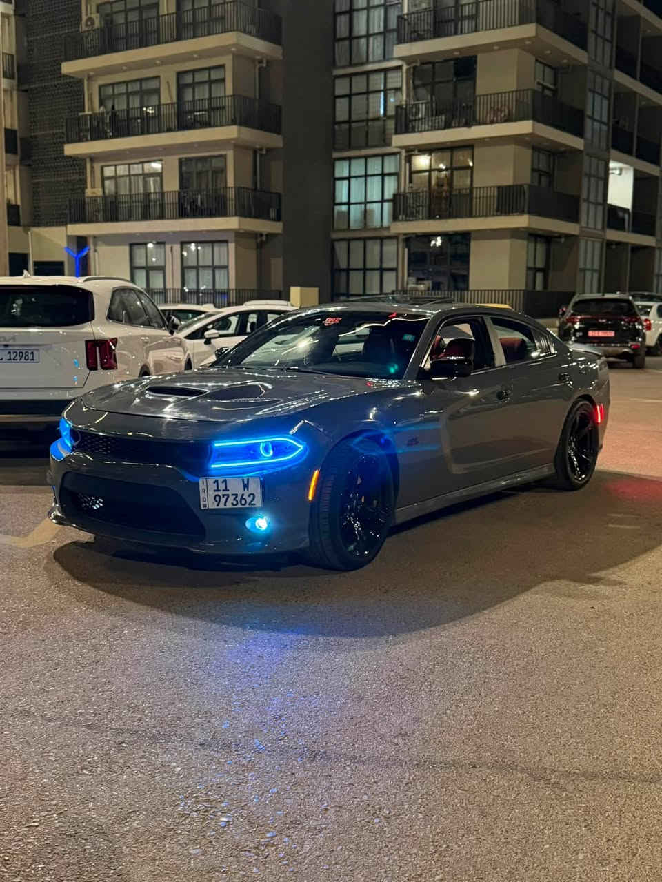 السلام عليكم 

جارجر ٢٠١٨ سمنتي R/T  5700🚀اصل فول  

فتحة 
شاشه كبيره 
ويل نجمه 
عدسات اوركل متغير  
دبات سود صوت يخبل
بيها اضافات هوايه 
كير مكينه تبريد كله بالجيس و جديده بمعنى الكلمه 
السياره بيها قطع صبغ ابيعلك حزام حتى لتعبني 😩

السياره حلوه و ناصبه و داخلها بعد احلى 
بيها طختين ذاكرهن بالصور يرادلهم تكحيل 
غيرهن كلشي ميرادلها تشغل و تطلع 
السياره معروضه ب١٦٥ و بيها مجال 

***********
