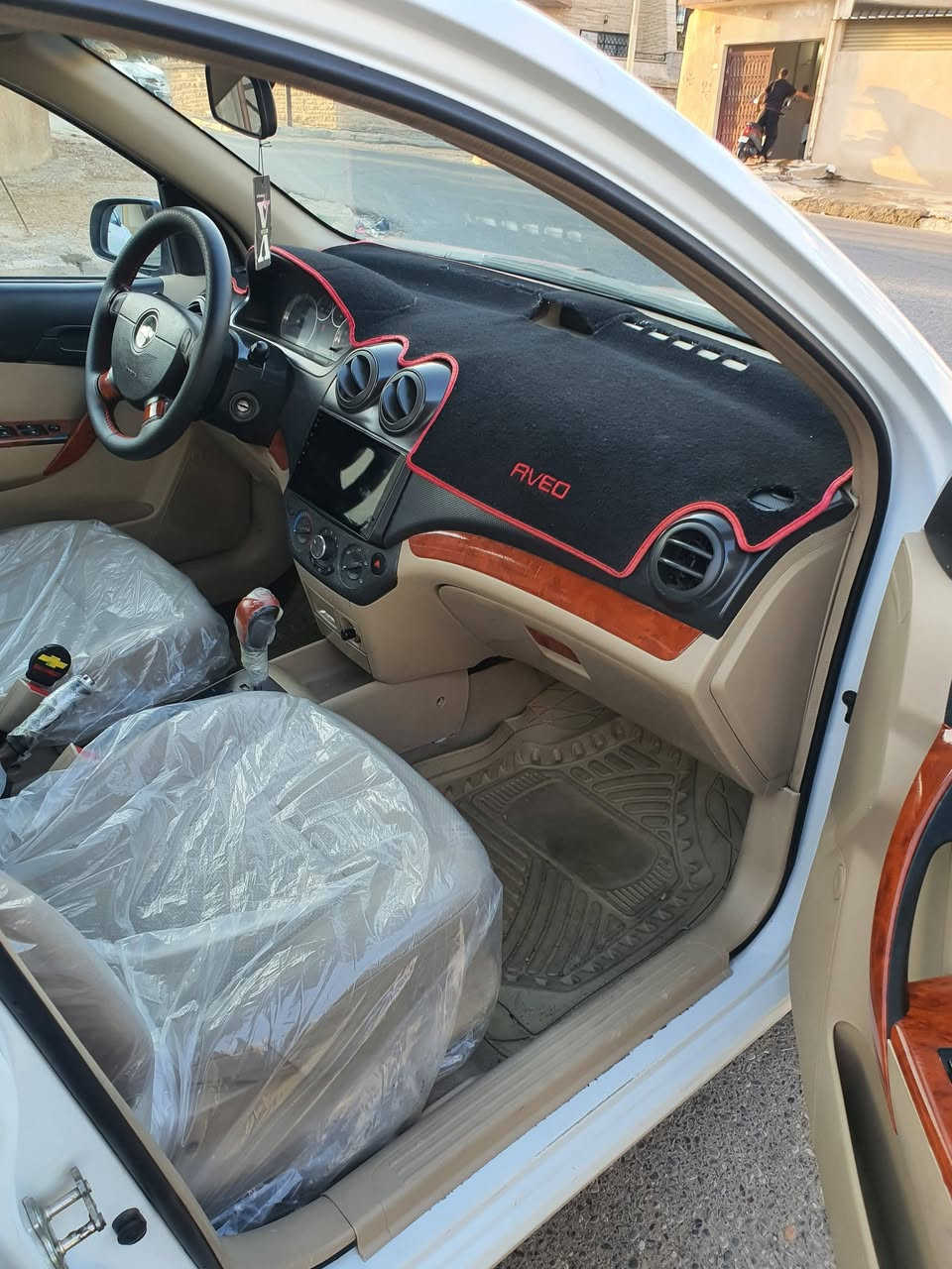 سيارة شوفرليت افيو للبيع موديل ٢٠١١
لون ابيض محرك استرا
تبريد ثلج محرك وكير شرط رقم اربيل 
 تبديل بوند وتعديل بارد باب النفر بدون ضرر
شرط التحويل 
السعر ٧٥$ وبيها مجال 
للتواصل ***********
