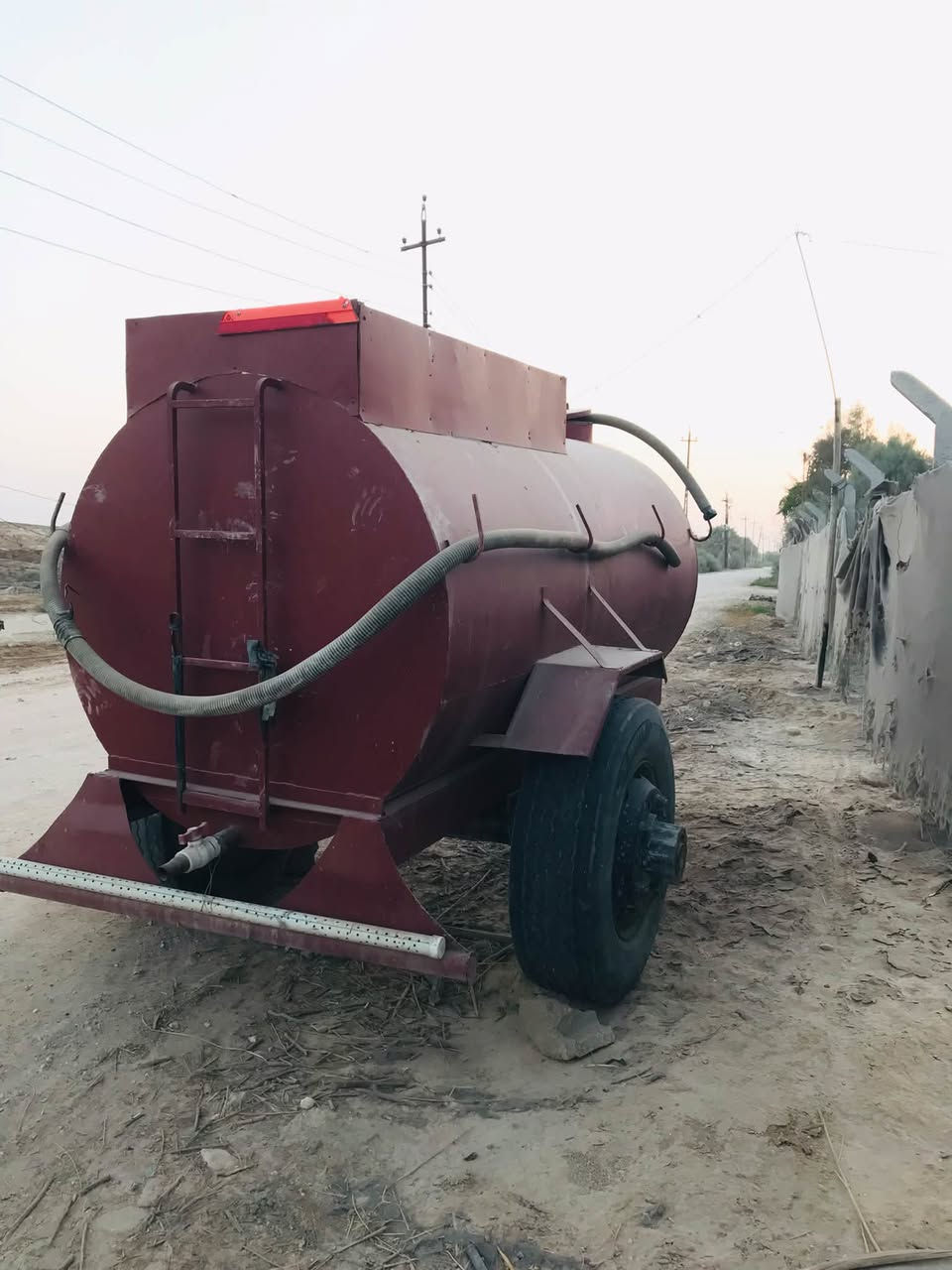 السلام عليكم للبيع مقطورة سعة ٤٠٠٠ لتر جديده تفصال جديد جاهزه حته ماطور وصونده بيه مكاني كربلاء الاستفسار ***********
