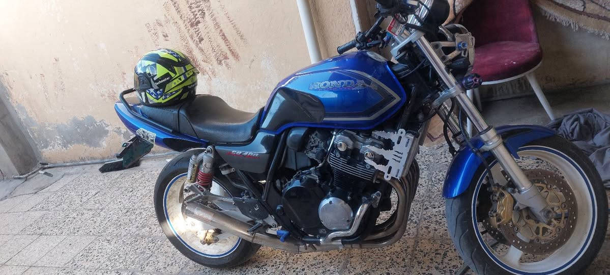 السلام عليكم دراجة   cb400  hyper جيل ثاني ١٦ ولف مكفول محرك وكير برغي ما مفتوح بي رقم مميز مشروع وطني ماشيه ١٤ الف  فقط طخة بالتانكي .دهن موتل بانزين محسن  كله ادير السعر ٢٥ قفل المكان ديالى /بعقوبة  ***********
