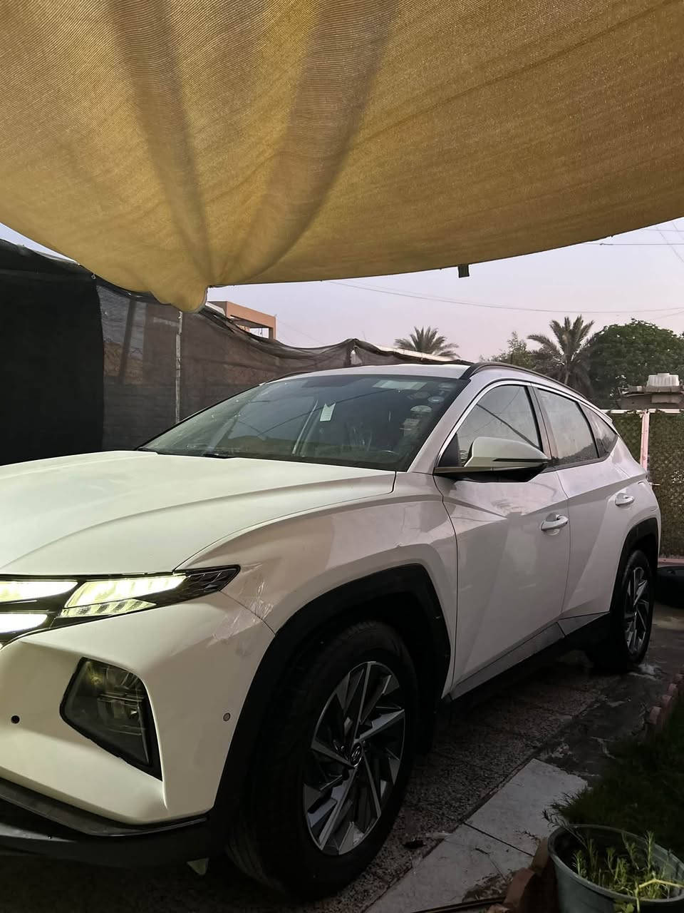 توسان خليجي موديل ٢٠٢١
مواصفات النص فول 🚗 
كشن٢ كهرباء 
تشغيل عن بعد 
تحكم ستيرن
مري شفط + اشاير بلمري 
بردات خلفه بلادي 
شاشه كبيره 
كار بلي
لايتled
قطعتين تبريد
فول بصمات  فول حساسات وغيرها،…..
السعر ١٧٥ الرقم اربيل باسمي
ماشي٦٠
 مكاني بغداد***********  جاهزه للاخير 
بيها جاملغ بي  صبغ وشبر بارد بلباب

