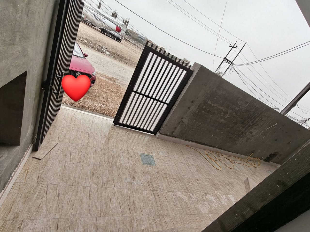 الحلة شارع ٨٠ • ١٦٠م • طابقين ٣ غرف