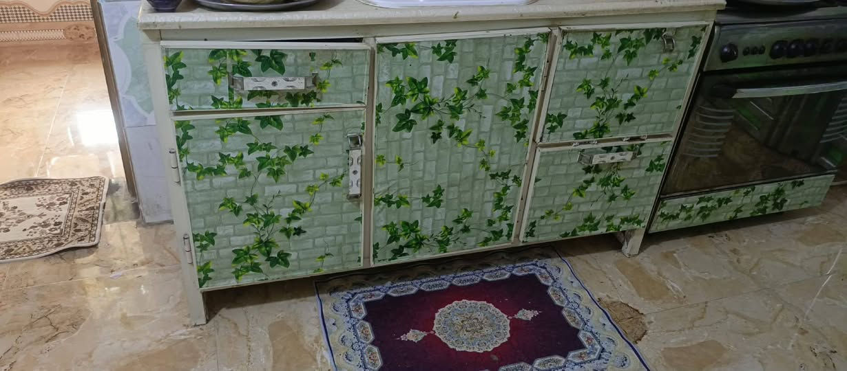 سلام عليكم كاونتر نضيف ست قطع نضيف سعره 400 رقم الهاتف ***********
