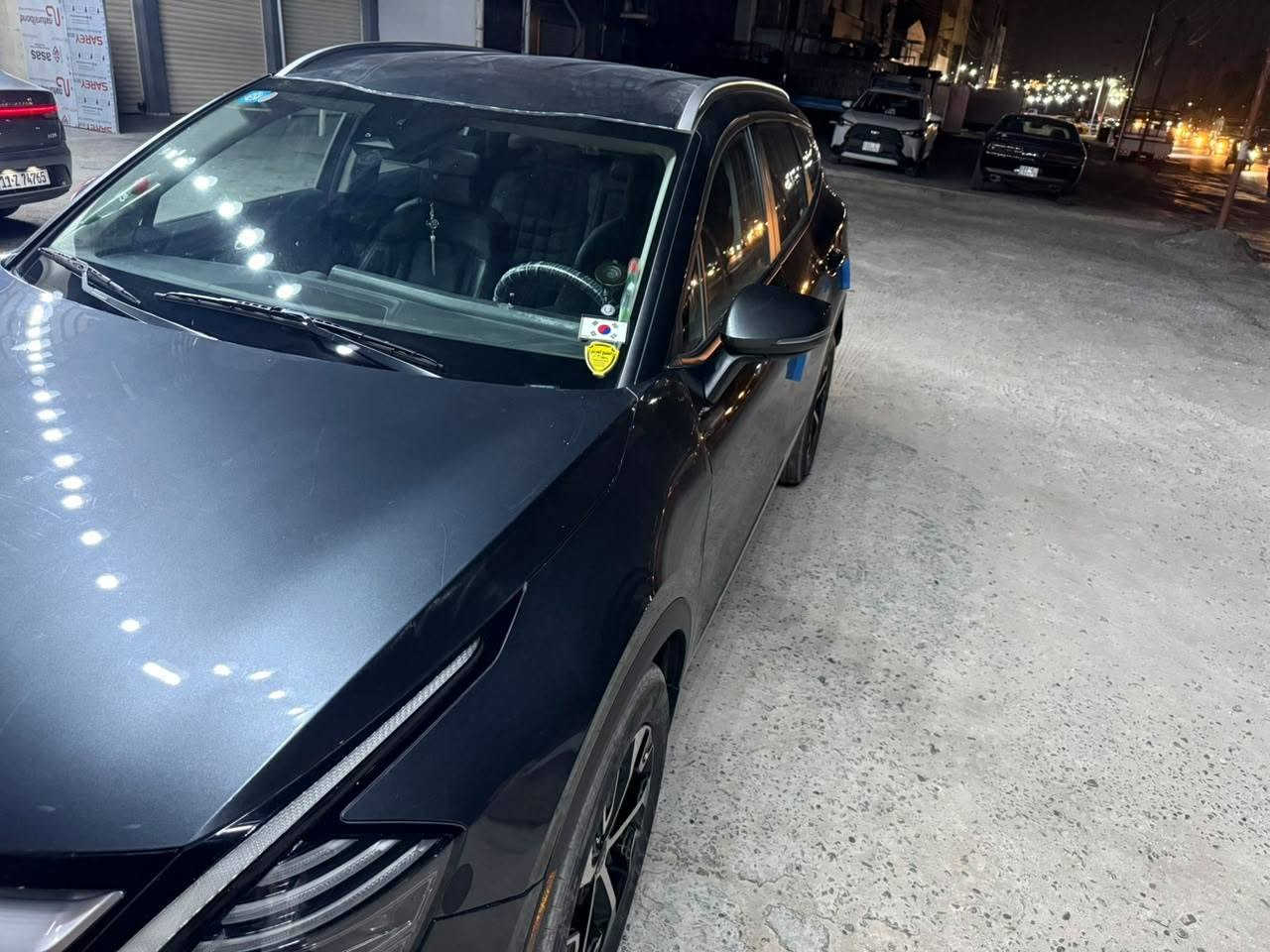 🚘 للبيع | كيا سبورتاج هايبرد EX موديل 2024 🚘
✨ ممشى: 20 ألف كم فقط.

سيارة استخدام شخصي، باسمي، بحالة الوكالة وجاهزة لنقل الملكية مباشرة، ولا تحتاج أي مصروف.

🔹 المواصفات: ✅ محرك 1.6 تيربو هايبرد (Hybrid). ✅ ناقل حركة أوتوماتيك. ✅ تشغيل بصمة (Push Start). ✅ دخول ذكي (Smart Key). ✅ شاشة لمس كبيرة تدعم Apple CarPlay وAndroid Auto. ✅ كاميرا خلفية. ✅ رادار أمامي وخلفي. ✅ حساسات توقف أمامية وخلفية. ✅ نظام الكبح التلقائي في حالات الطوارئ. ✅ نظام المحافظة على المسار (Lane Keep Assist). ✅ نظام التحذير من الخروج عن المسار. ✅ مثبت سرعة. ✅ مقاعد جلد أصلية مع تدفئة للمقاعد الأمامية. ✅ تكييف أوتوماتيك مزدوج. ✅ شاحن لاسلكي للهاتف. ✅ مرايا كهربائية مع طي كهربائي. ✅ إنارة LED أمامية وخلفية. ✅ جنوط ألمنيوم أصلية. ✅ نظام الثبات الإلكتروني (ESP). ✅ نظام مانع الانزلاق (TCS). ✅ نظام ABS مع EBD. ✅ مساعد صعود المرتفعات (Hill Assist). ✅ وسائد هوائية متعددة. ✅ حساس ضغط الإطارات (TPMS).

🎁 كتلوكات الوكالة موجودة. 🎁 أرضيات الوكالة الأصلية غير مستخدمة.

❌ بدون فتحة سقف.

💰 السعر المطلوب: 20,500 دولار، وبيه مجال للجاد فقط.

📞 للاستفسار: ***********

السيارة نظيفة جدًا، ممشاها 20 ألف كم فقط، وبحالة الوكالة من الداخل والخارج، وتستحق المشاهدة.
