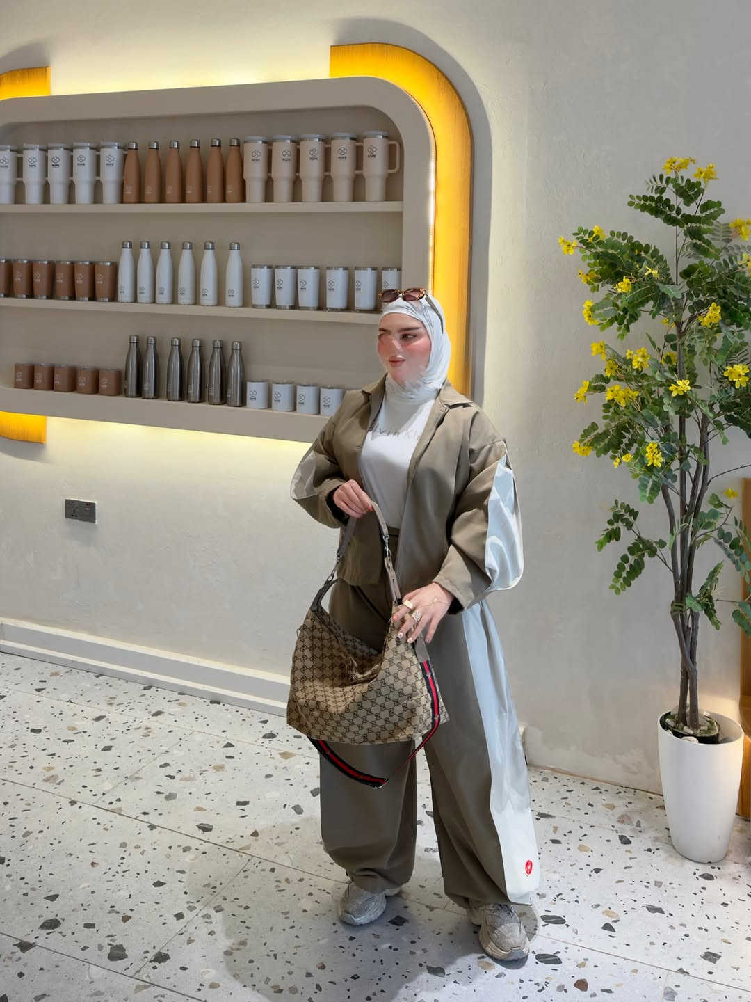 New Autumn Collection🎃🍁🍂🤎✨🧡🍑

وصل حديثآ😍✨
سوت فخم وراقي جداااا بجميع تفاصيله (الخامة تناسق الألوان والتصميم ✨🍂🍁😍)

كوالتي عالي جداااا 

البليزر مبطن من الداخل بنظام الأوڤر سايز مناسب للمحجبات 

الكيلوت واسع وفضفاض كمر مرتفع 

اللون ألأسود مطعم باللون الأورنج الساحر🍑🧡🥭

اللون الخاكي مطعم باللون الأوف وايت 

التيشيرت متوفر بمجموعة ألوان 

الحقيبة الفخمة والراقية جدااااا متوفرة بعدد محدود 😍✨🍁🎃

العدد محدود 

للأستفسار يرجى مراسلة الصفحة دايركت او عبر الواتساب لطفآ🧡✨

يوجد توصيل 🚚 سريع إلى كافة أنحاء العراق 🇮🇶 

#set #explore #outfitoftheday #style #autumn
