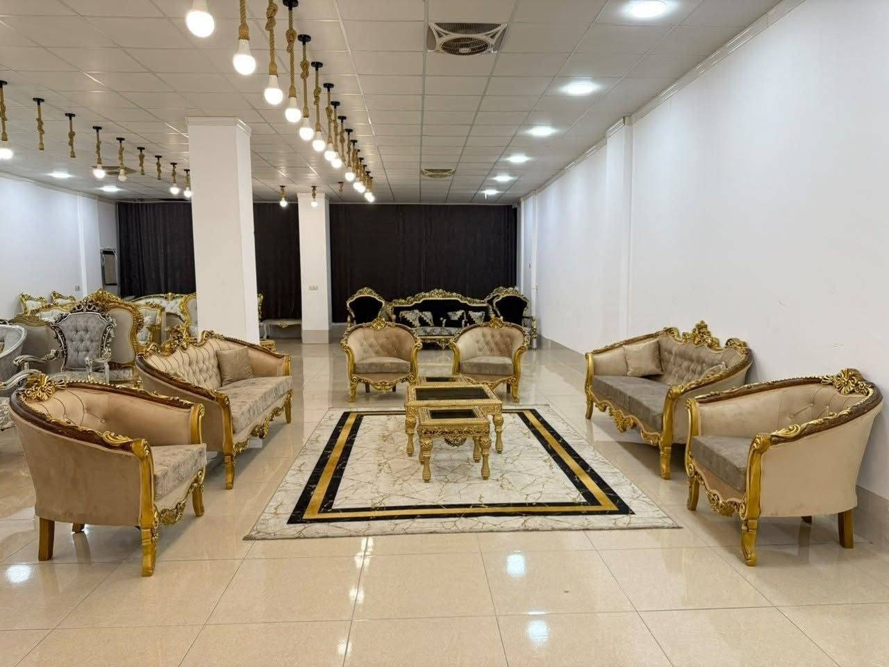 تخم 10 مقاعد 
موديل خلقه
مصنوع من خشب الجوز 
قماش مقدف
صبغ حراري 
السعر مليون و500 الف
