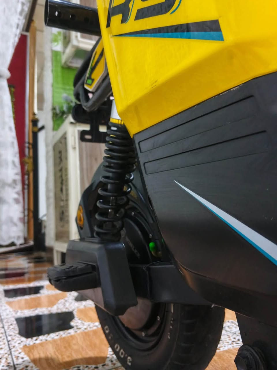دراجه R9 البطاريات جدد بس بيها مشكله بسيطه السكليتر مال السرعه مرات يشكل العنوان البصرة الجمعيات شارع التأميم السعر ٣٢٥ وبيها مجال بسيط للشراي ***********
