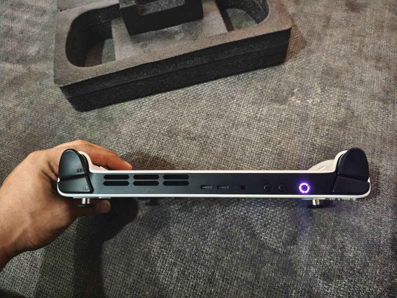 Lenovo legion go s  للبيع
الجهاز نضيف جدآ استعمال قليل . المواصفات👇 
وتساب فقط ***********

المعالج: AMD Ryzen Z2 Go (4 أنوية، 8 خيوط، 3.0 - 4.3 جيجاهرتز)
​المعالج الرسومي: AMD Radeon مدمج
​الذاكرة العشوائية: 16 جيجابايت LPDDR5x-6400 مثبتة
​التخزين: 1 تيرابايت SSD M.2 2242 PCIe 4.0x4 NVMe
​الشاشة: 8 إنش IPS، (1920x1200)، WUXGA، سطوع 500 نت، 100% sRGB
​معدل التحديث: متغير بين 48 - 120 هرتز
​الزجاج: Panda King مضاد للبصمات ومنخفض الضوء الأزرق
​الدعم اللمسي: شاشة In-cell تدعم اللمس حتى 10 نقاط
​نظام التشغيل: ويندوز  11
السعر : 750 الف / تجي تفحف الجهاز وتلعب وتشوف ادائه . العنوان ناصريه . توصيل مامتوفر
