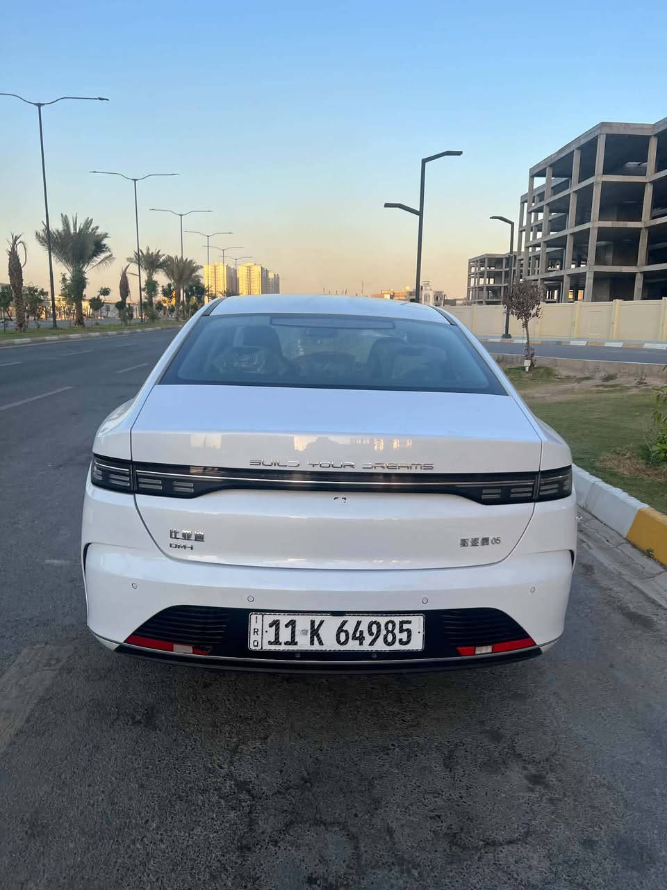 BYD Destrour 2025
السلام عليكم بي واي دي دستروير للبيع
سنة الصنع 2025
سنويه 2030
رقم بغداد انكليزي
كير مكينه مكفول
تبريد فوول 
#
#مواصفات سياره 
كير موس المرغوب
سترين  تحكم عالي ناصي
اشاير بالمري 
بصمه 
كامره امامي وخلفي
ابواب بصمه
شاشه كبيره قلاب
تحكم استيرن
ثلاث انظمة قياده
تحكم تبريد بالستيرن وبشاشه
مثبت سرعه
كشنات جلد رياضي سبورت المرغوب
وبعد بيه مواصفات 

#الملحقات
دوشمة الارضيه جلد 
دوشمة الجنطه جلد
فرشه ع دشبول
شاحن كهربائي 
بم نفخ للتاير + فوم غير مستخدم
اشاره مروريه
الكشن الخلفي مغلف لايلون
ارضيات لون اسود 
غلاف ستيرن خياط لون ابيض الاصلي 

#الملاحظات
سياره بيه ضربه جاملغ الامامي جهة السائق وطارف البنيد بدون دواخل ومصلحه ومعدله 
وبيه بارد يم قبق بانزين مقدار شبر 

سياره ماشيه 41 الف الكلي

#العنوان
بغداد الكرخ حي جهاد 

#رقم الهاتف
***********. بي واتساب

#السعر 18مليون و800الف دينار عراقي

بيه مجال بسيط حك جيه
