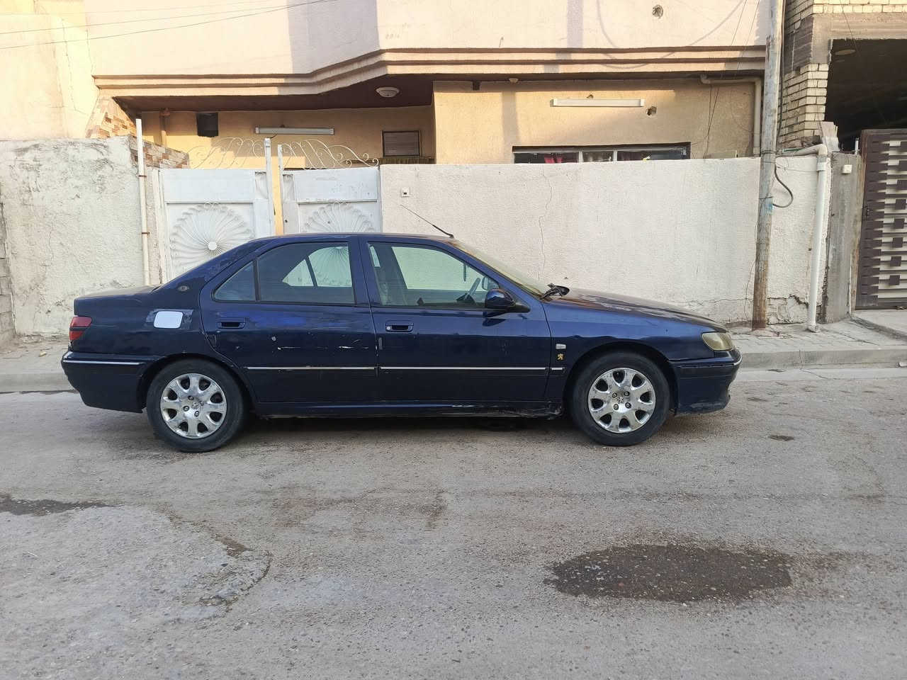 بيجو 406 فرنسي موديل 2000 گير اوتوماتيك للبيع... مثل ما موضح في الصور تحتاج بعض الترتيبات... گير محرك خير من الله وناعمة... غرفتها نظيفة بس يحتاجلها دوشمة... السيارة باسمي شرط التحويل ثاني يوم... السعر 45 وبيه مجال قليل... للاستفسار ***********... جسر ديالى القديم
