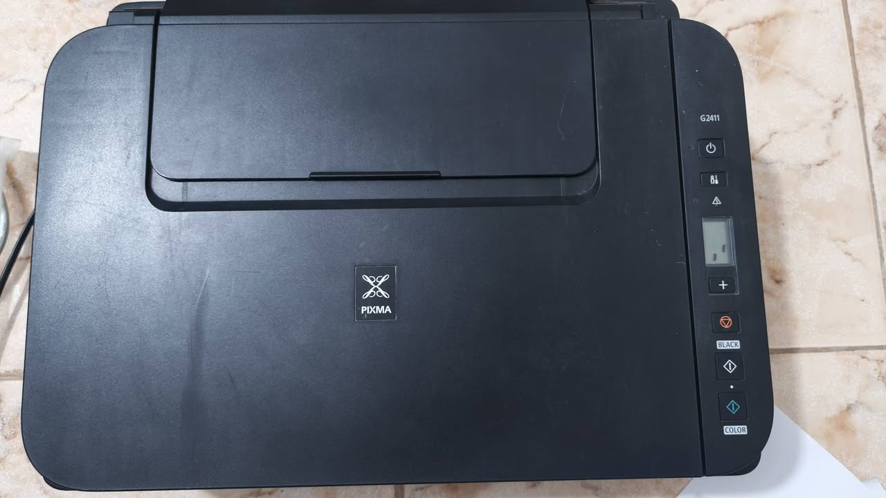السلام عليكم
طابعة Canon Pixma G2411 نظام خزان حبر تعمل على  الحاسبة والموبايل عن طريق ال USB  وتوصيله OTG
تحتاج الى صيانه كان متروكه حاله الطابعه كما موضح بالصوره 
السعر 70 الف وبيها مجال للشراي 
العنوان / النجف حي العداله شارع المستوصف 
التواصل / واتساب ***********
