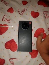 مبايل للبيع اسمه Leitz Phone1 ذاكرته256مبايل بيه كسر خفيف ولسعر رقم ال...