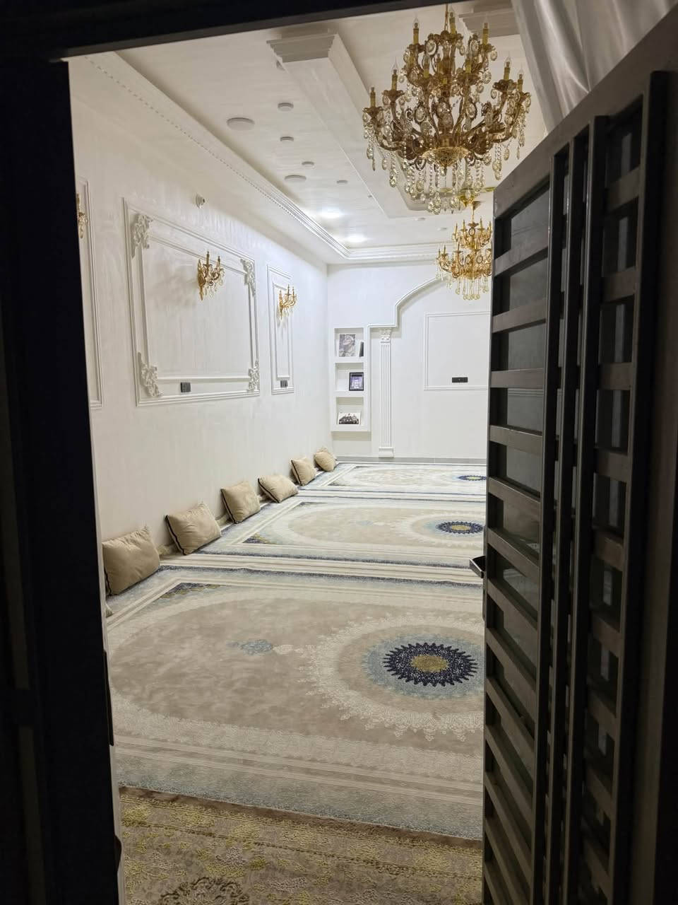 لا توجد تفاصيل

نص مكتوب في الصور:
- بيت للبيع في ميسان - حي الكرار المساحة: 275 متر مربع سنة البناء: 2025 يتكون البيت من: غرفتين صالة استقبال مطبخ مطبخ حار البيت زراعي سند 25 الموقع: ميسان - قرب سيطرة مجبس للاستفسار والمعلومات أكثر، يرجى التواصل على الرقم ***********