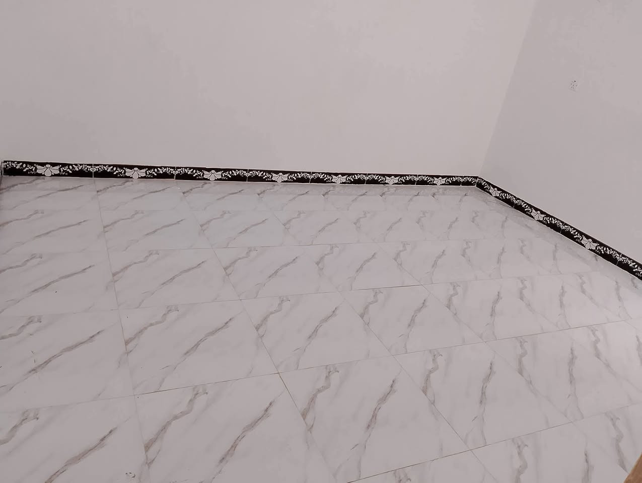 ✅غرفه
✅صاله 
✅مطبخ
✅استقبال 
✅حمامات خارجيه وداخليه
للاستفسار 🗺 ***********
بيت 🏠للايجار المساحه 100متر حي النداء شارع مجمع بيتي عمود 54✅ خلف مول بغداد 📌قرب منضومه المجاري ⚜ سعر الايجار 250 يحتوي على
