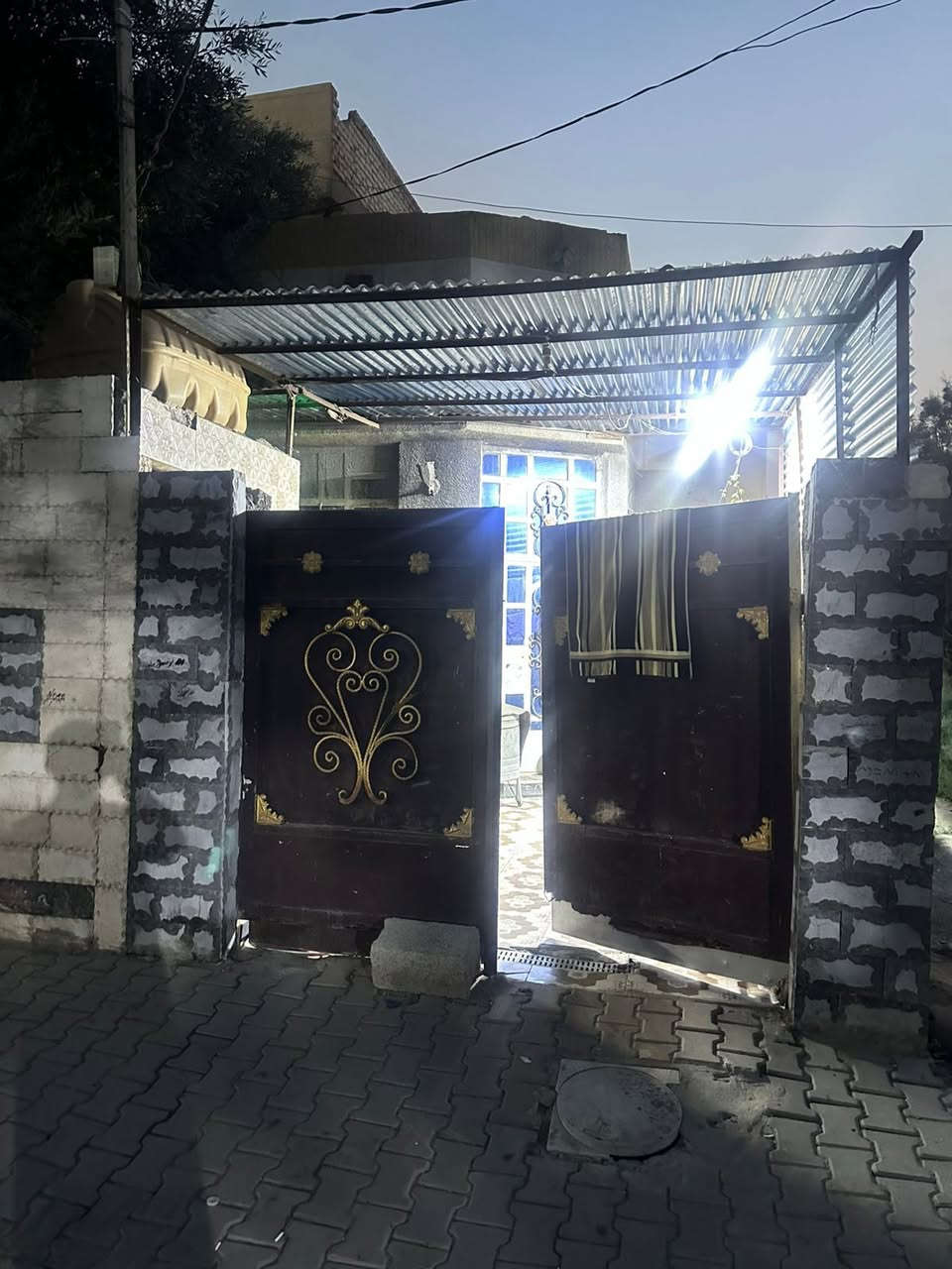 الحسينيه • ١٠٠م • طابق ونص