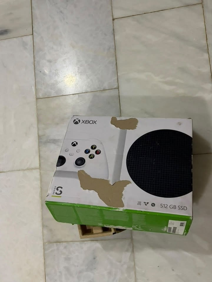 متوفر xbox series s للبيع مع كامل الملحقات
ذاكرة 512
جهاز نسخة 23
جهاز جديد 
يدة الاصلية
استعمال قليل جدا 
تجي ويا لعبة Black myth wukong
تجي ويا شاحنة اليدة 
سعر420 الف
للاستفسار ***********
مكان حلة مركز
ماعدي توصيل

