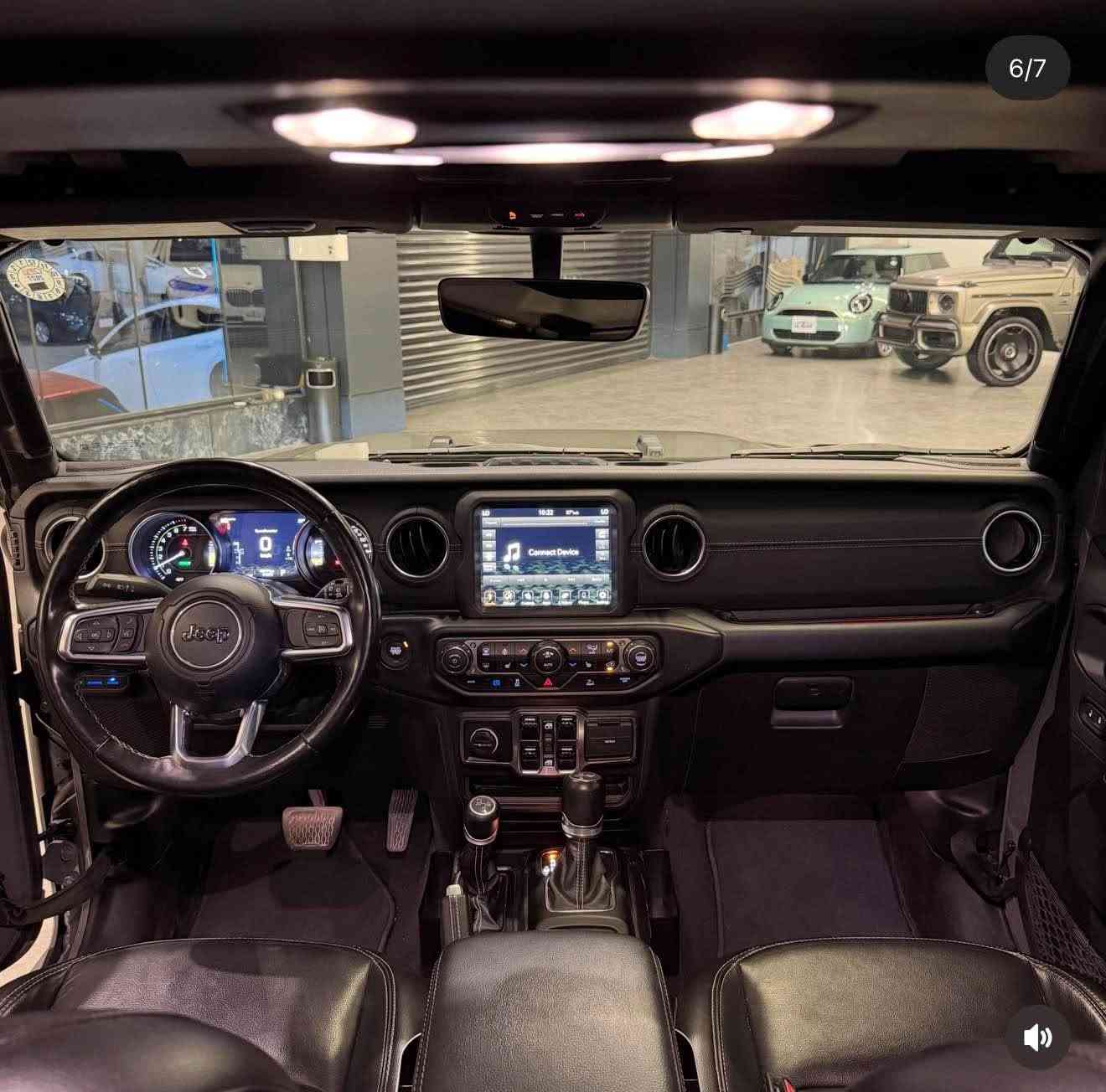 Jeep Wrangler Sahara  2023 hybrid  4XE سمنتی
mi : 58,000 mi
Engine : 2.0L Turbocharged - Hybird 
HorsePower: 375Hp
Sensors : No 
Wheel size: 20-inch wheels
Camera: 1 camera
Screen: 1 big screen
Seats Type: Heated
Sound system: Alpine
رقم شاصی : 
1C4JJXP68PW580576
فقط واحد قطع صبغ 
موبايل : *********** دهوك, العراق

نص مكتوب في الصور:
- 6/7
- 7/7