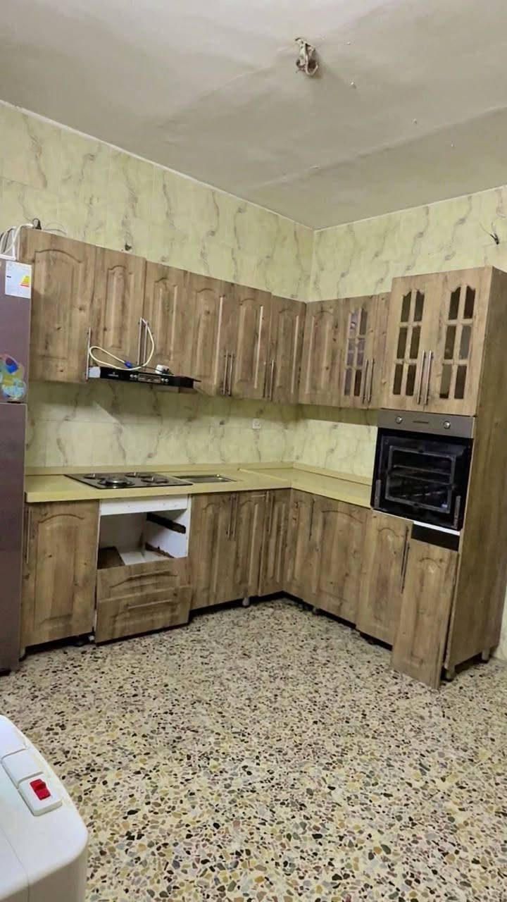 السلام عليكم 
كاونتر الداخل خشب والخارج  hdf 
فرن +مرشح +طباخ 
المرور كوارتز 
بي تصليح المجرات والرجلين تعبانات 
للإستفسار التواصل على الرقم
***********
