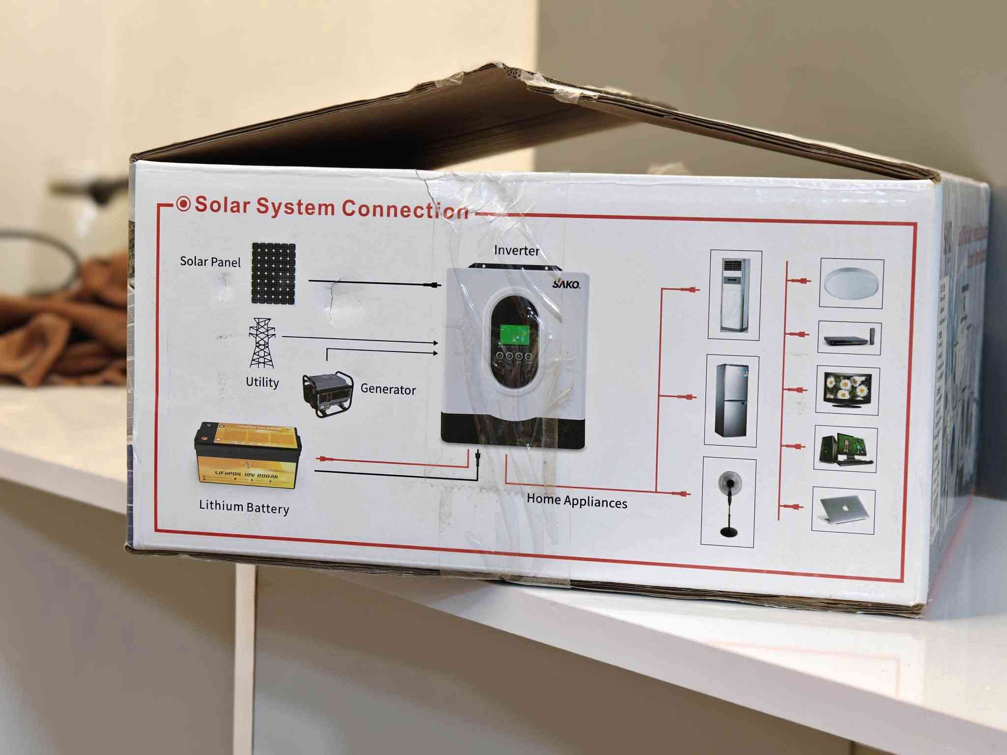 متوفر  SAKO E-SUN 1KVA – 

✅ بدل تعدد الأجهزة والتوصيلات… جهاز واحد يجمع لك المنظومة ويوفر حلاً عملياً ومتكاملاً للبرج.

السعر  180.000 ألف
للحجز والاستفسار واتساب *********** او مراسلة الخاص 

الحل المتكامل لأصحاب الأبراج:

جهاز واحد يجمع الإنفرتر + منظم شحن MPPT + شاحن كهرباء، ويدعم ربط بطارية خارجية 12V + ألواح شمسية + كهرباء وطنية 230V.

🔹 قدرة الإنفرتر: 850W
🔹 يدعم ألواح شمسية حتى 600W
🔹 MPPT مدمج 20–150V DC
🔹 شحن شمسي حتى 40A
🔹 شحن من الكهرباء حتى 40A
🔹 خرج 230V AC لتشغيل أجهزة البرج
