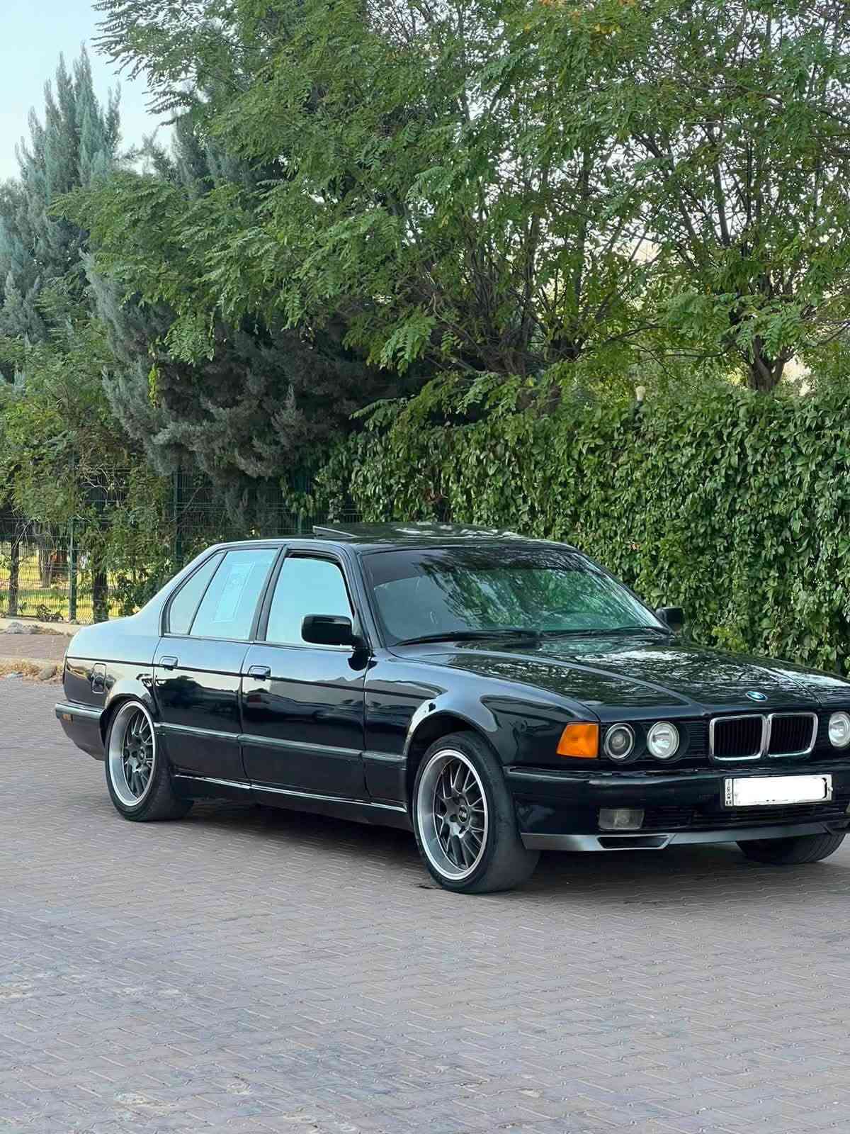 740iA V8 • موديل ٩٢ • رقم شمالي