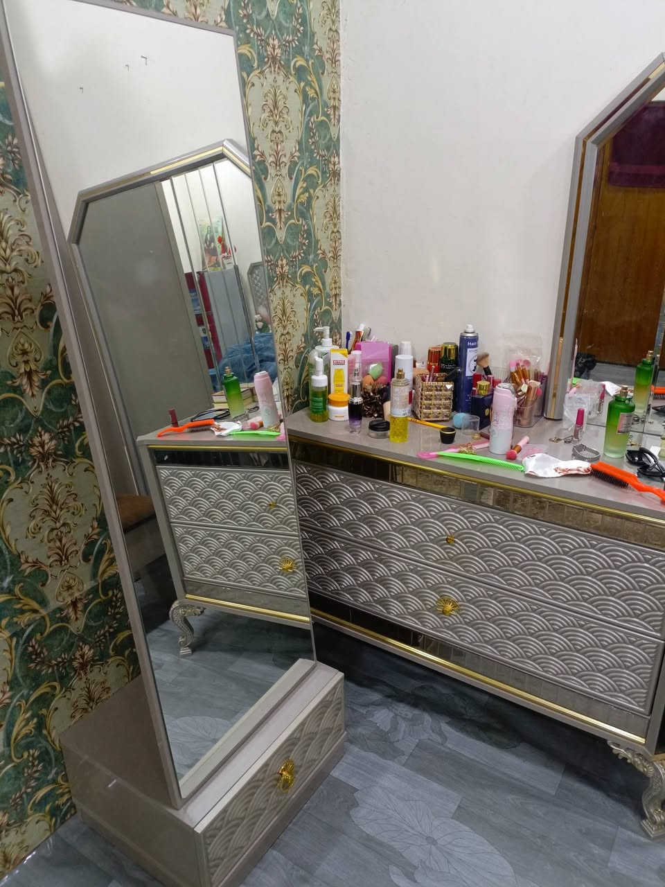 غرفة نوم 10 قطع
مابيه ضرر نضيفه 
السعر 750 وبيه مجال 
المكان ديوانيه دغاره 
***********
***********
