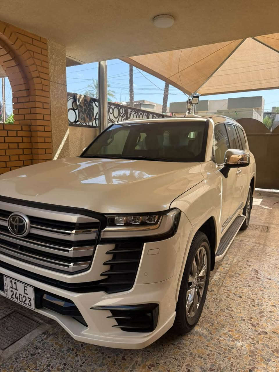 لاندكروز VX لمتد 2023 وكالة ساز اصلي
السياره مغلفه ppf مع تغليف الجام عازل حراري  
رقم السياره مميز بغداد 
عداد المشي 28 الف كيلو متر حقيقي 
المواصفات 1/1 فول مواصفات 
كراسي جلد تدفئه وتبريد 
ثلاث شاشات اصلي 
دوسات ليزريه 
سماعات JBL
كراسي كهرباء 
مري شفط 
رادارات اصطدام خلفي امامي 
خروج عن المسار 
انظمة قيادة متعدده 
وياقي مواصفات ل VX معروفه 
السياره مابيها اي ملاحظات جديده بمعنى الكلمه 
السعر 68 الف $
الاتصال على هذا الرقم ***********
