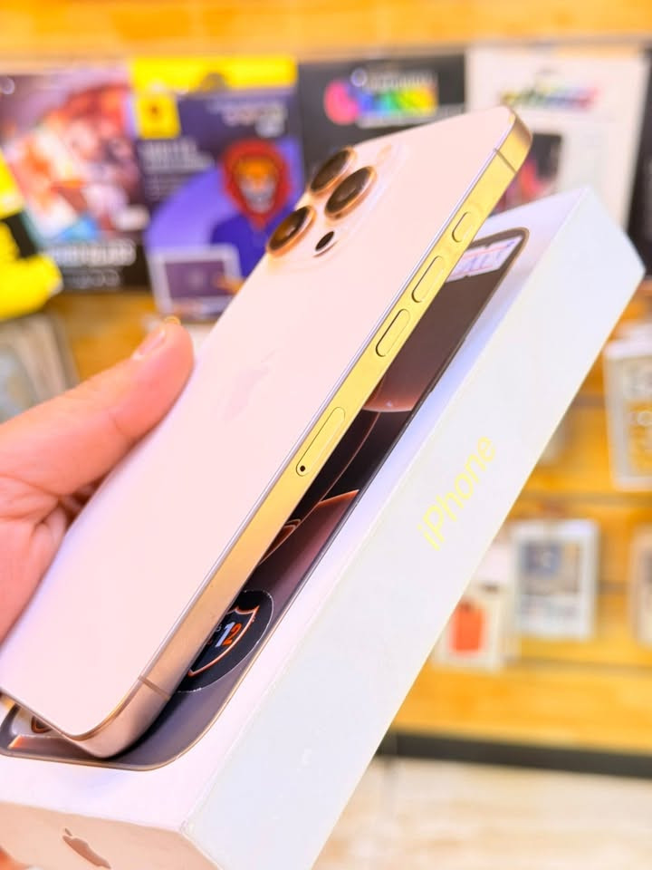 ايفون 16 برو ماكس • ٢٥٦ • بطارية ١٠٠٪